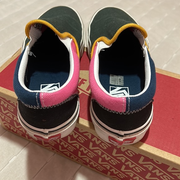 Vans - Picture 2 of 6